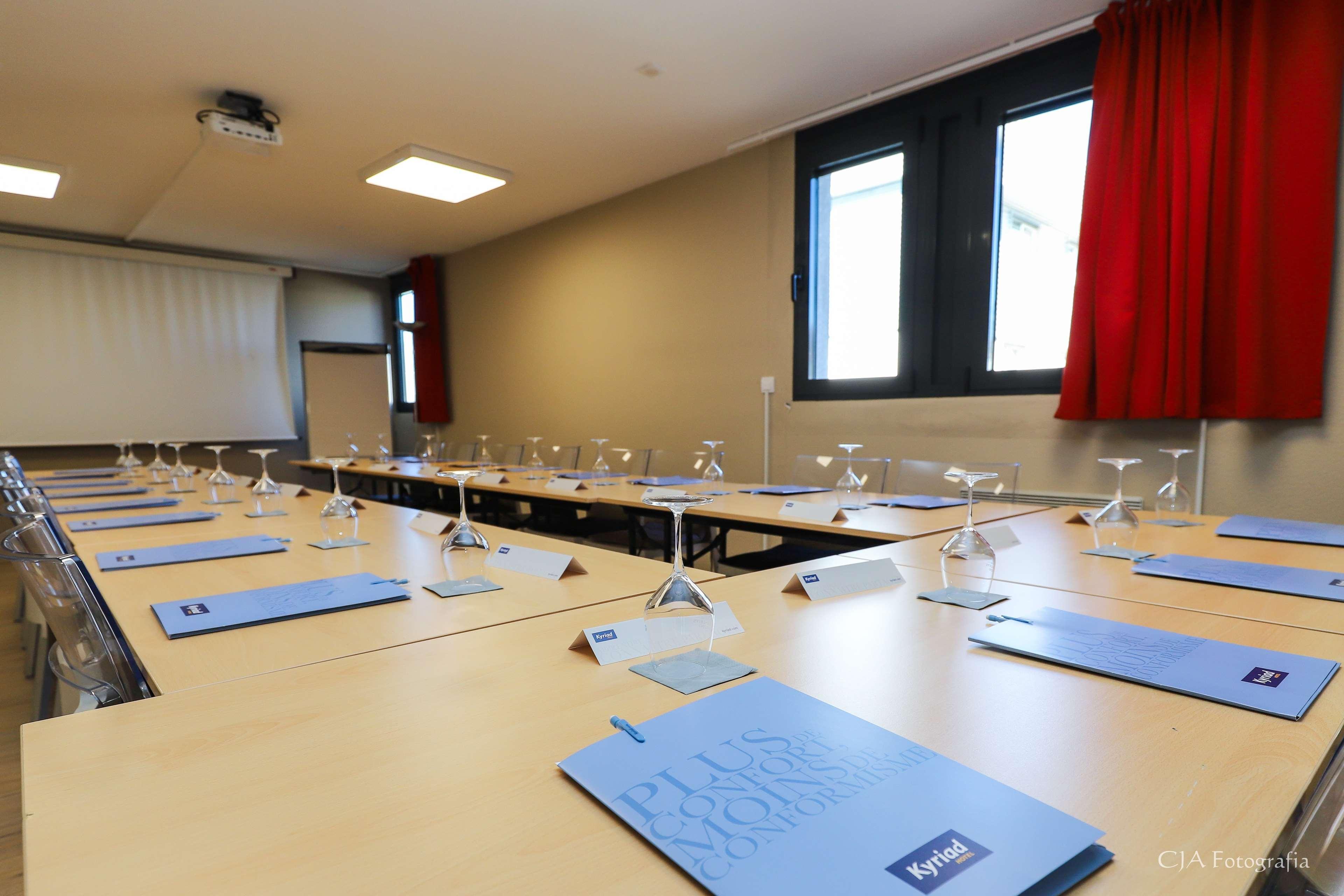 Hotel Restaurant Kyriad Brive Centre Bagian luar foto