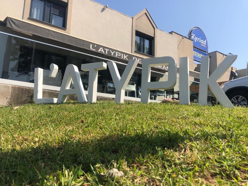 Hotel Restaurant Kyriad Brive Centre Bagian luar foto