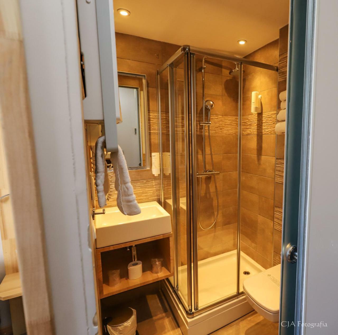 Hotel Restaurant Kyriad Brive Centre Bagian luar foto